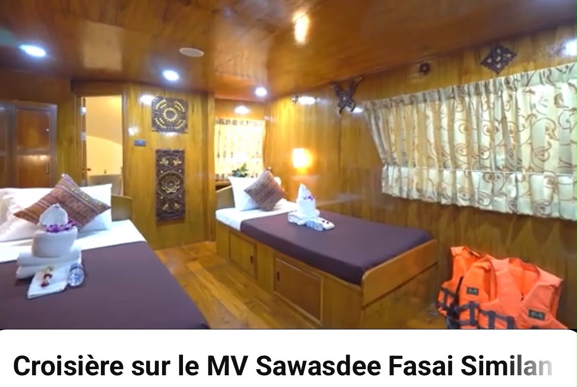Cabine tout confort aux boiseries chaleureuses