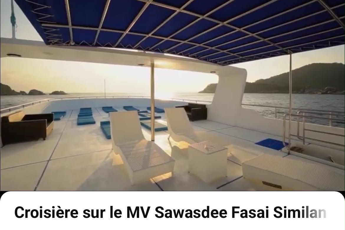 Solarium sur le pont supérieur avec vue sur le coucher de soleil